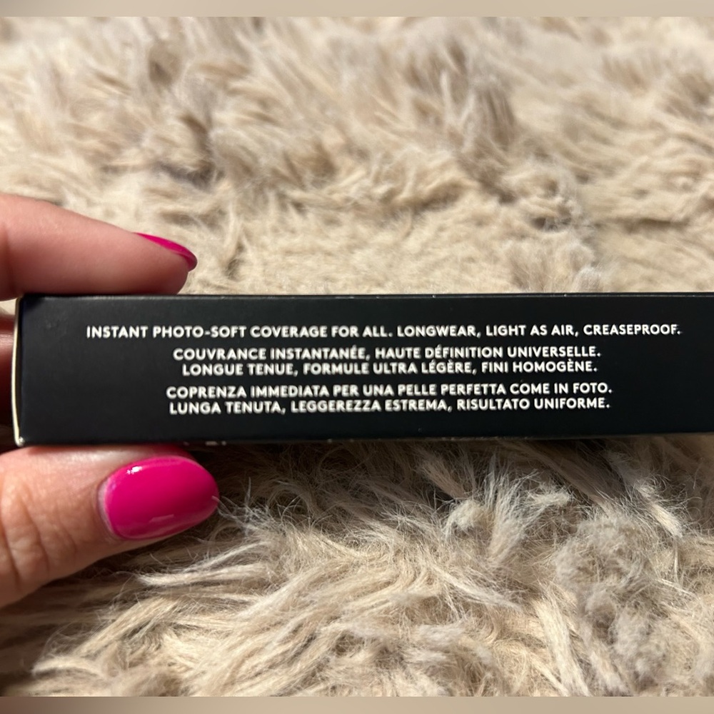 Fenty Beauty 350 Instant Retouch Liquid Concealer - Picture 3 of 7